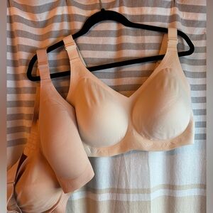 Women’s Comflife bras xl, bundle of 2.